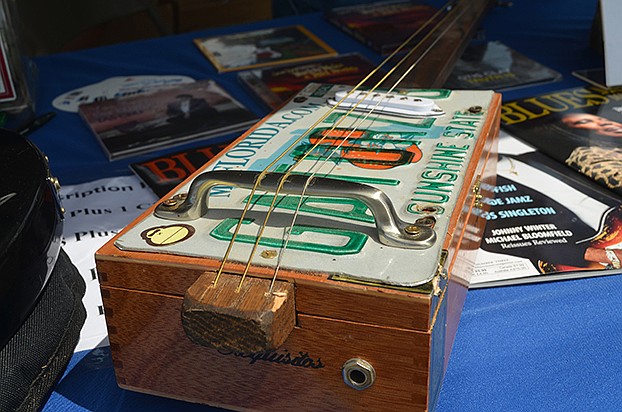 cigar box guitar
