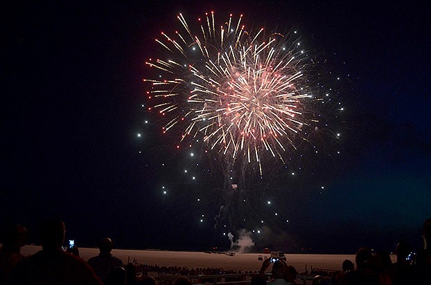 fireworksbeach2