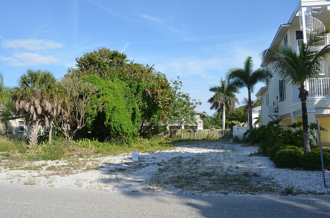 Neighbors don't want a house built on this small North Shore Road lot.