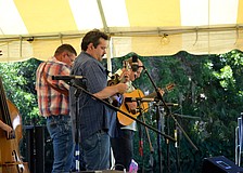 Keith and the Florida Bluegrass Express entertain patrons.