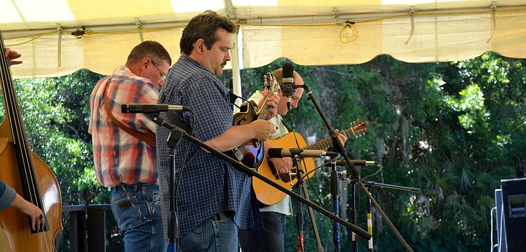 Keith and the Florida Bluegrass Express entertain patrons.