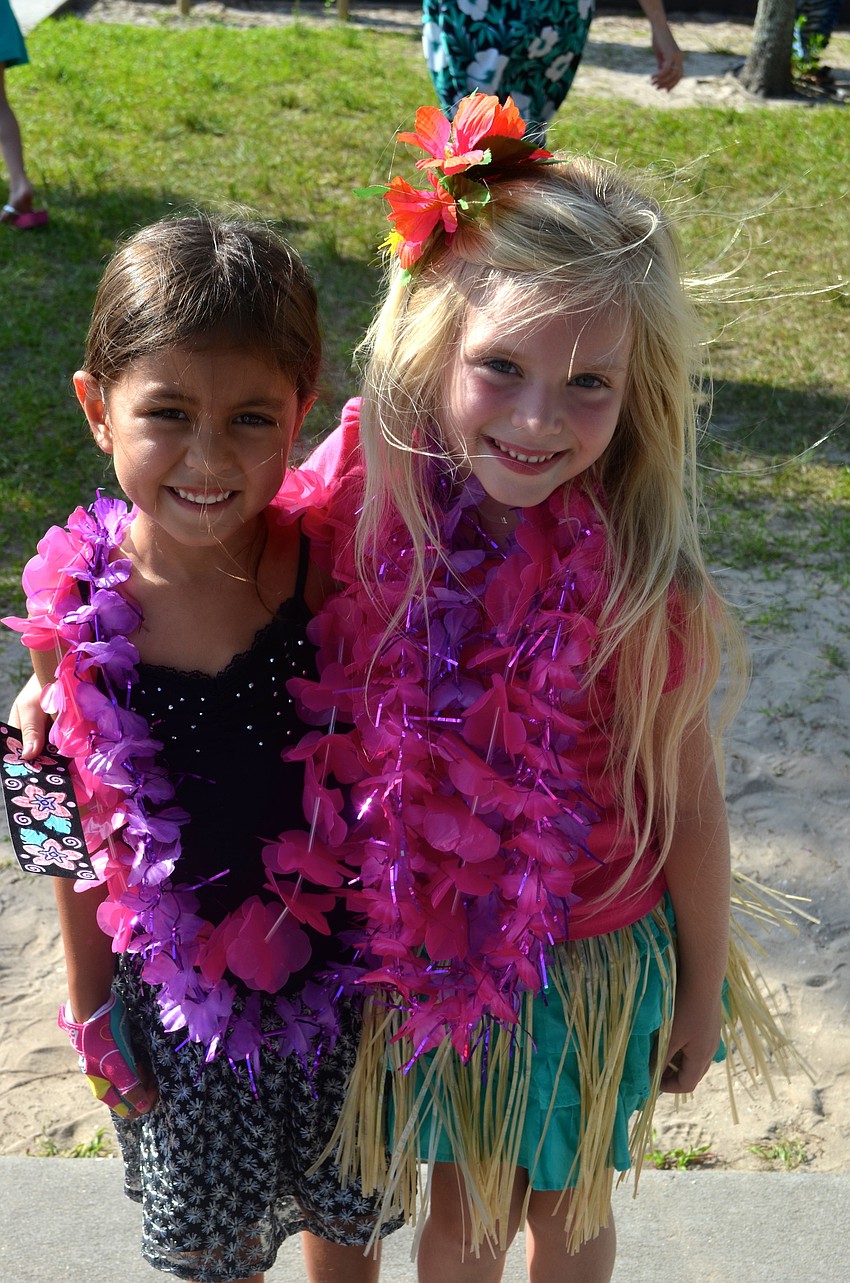 Mia Demasi and Riley Szynski dress to impress.