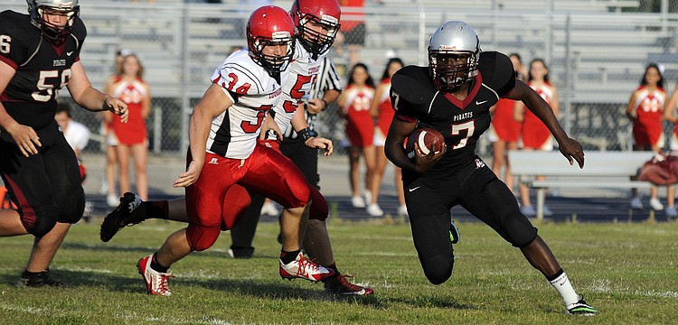 Braden River sophomore Devontae Fields gains positive yardage in the first quarter.