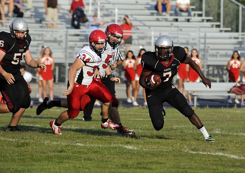 Braden River sophomore Devontae Fields gains positive yardage in the first quarter.