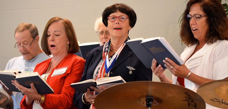 The Longboat Island Chapel choir sings along to â€œBattle Hymn of the Republic.â€