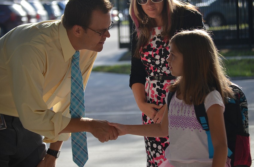Bay Haven Principal Chad Erickson greets Jennifer and Jocelyn Black.