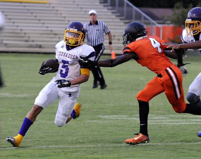 Booker wide receiver Gerod Jones hauls in a pass in the second quarter.