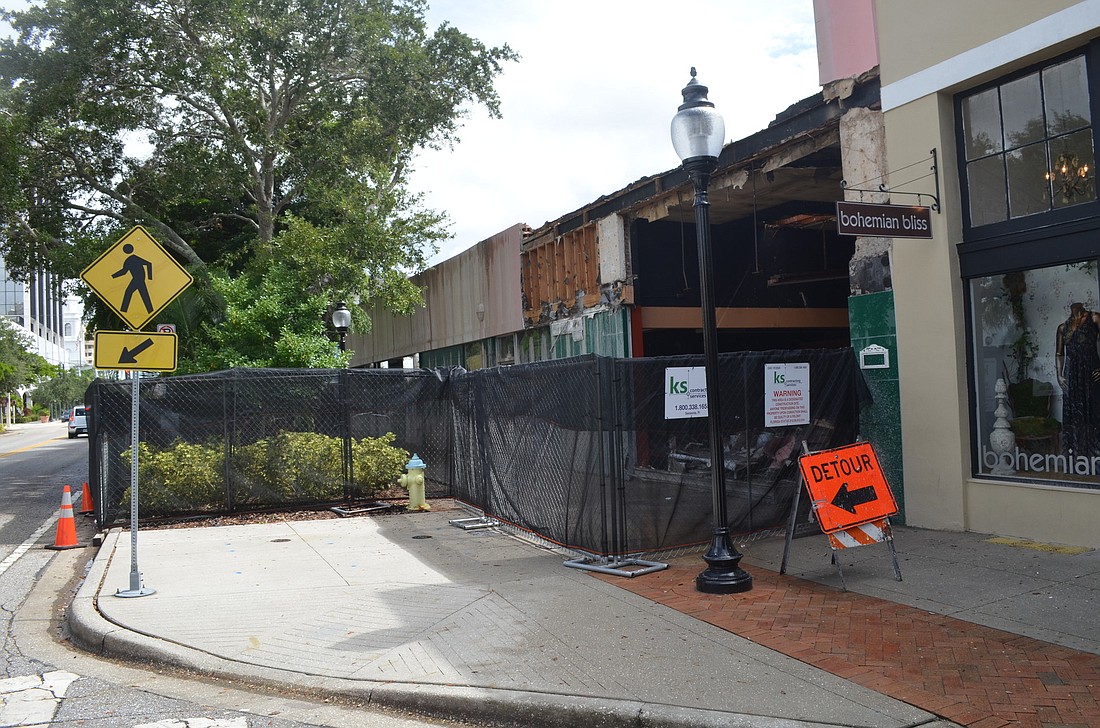 Contractors will close a portion of the 1500 block of Main Street for the next month while working on renovations for Taco Bus and EvieÃ¢â‚¬â„¢s.