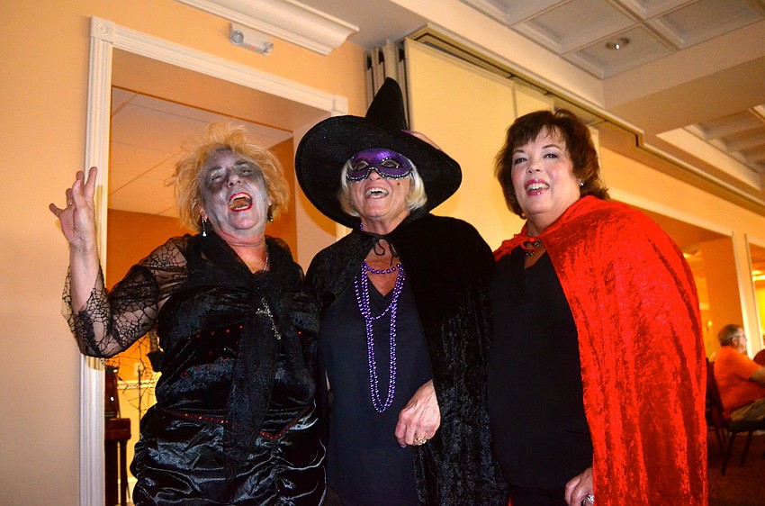 Tina Fontaine, Mary Hallenback and Barb Blevins bewitch the crowd.