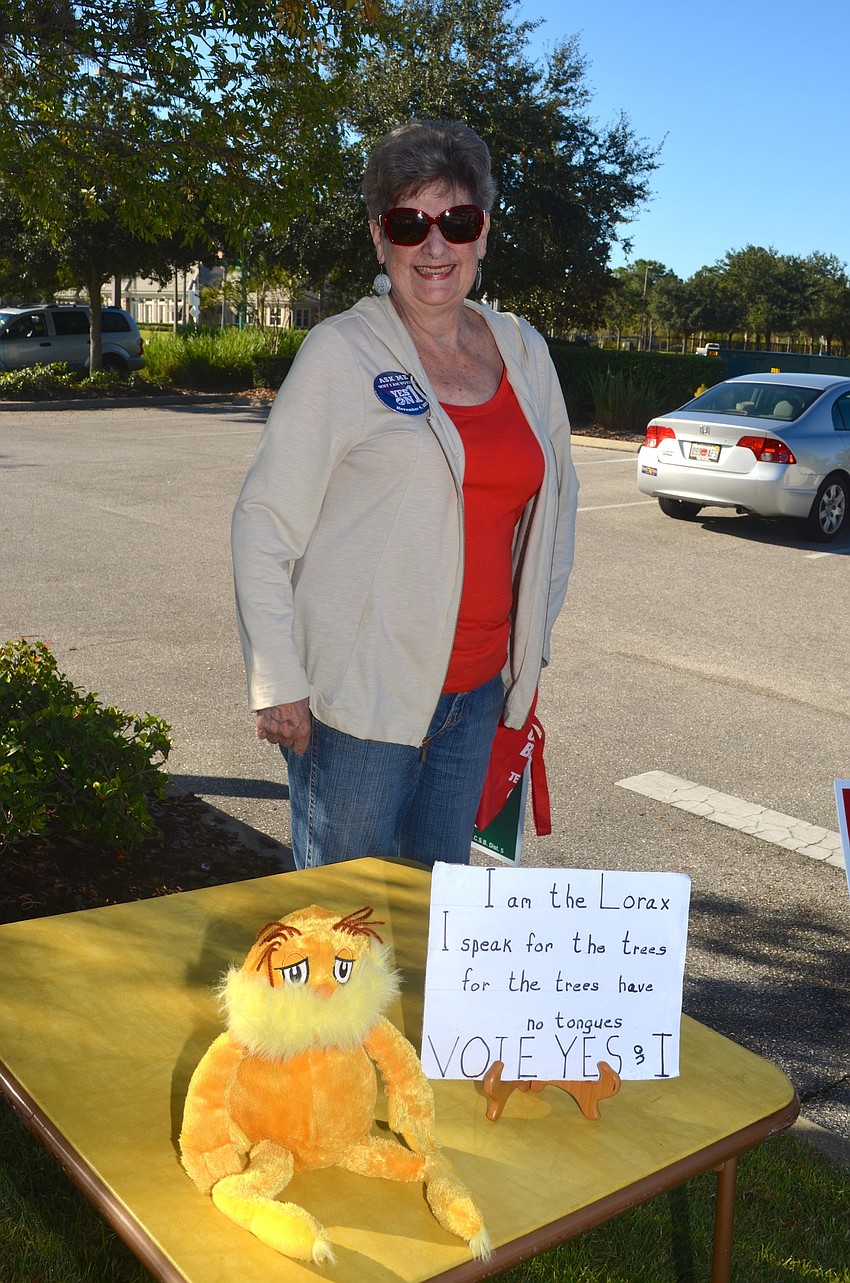 Maggie White shows support for Amendment 1.