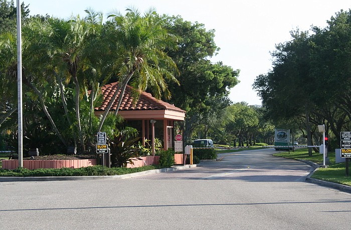 The Longboat Key ClubÃ¢â‚¬â„¢s Islandside property is located at the south end of the Key.