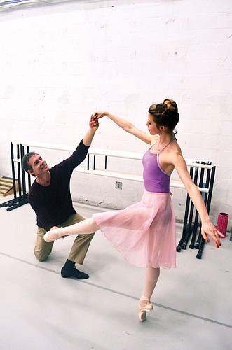 James Jordan, rehearsing with corps de ballet dancer Abbey Kay, is bringing more than 30 years of craft to the Sarasota Ballet.