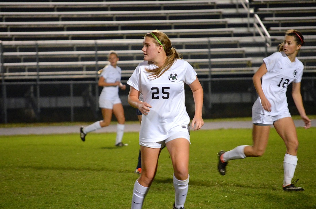 Carly Mitchell watches the ball before moving down the field.