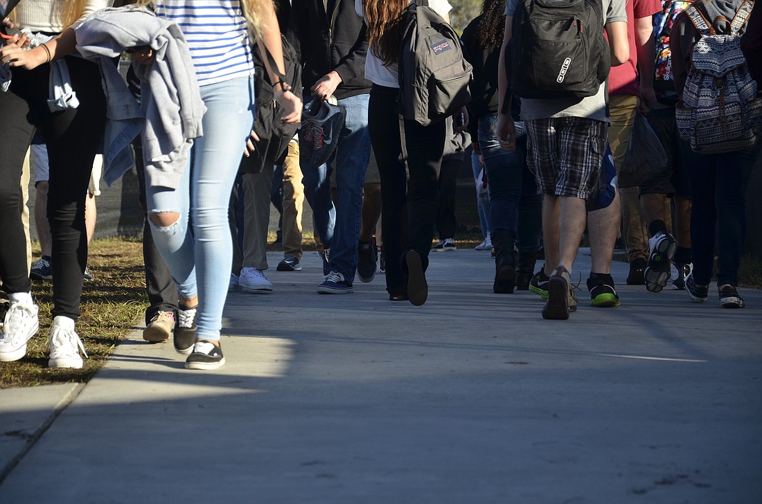 Sarasota High School students travel to and from class amidst ongoing renovations. Photo by Jessica Salmond