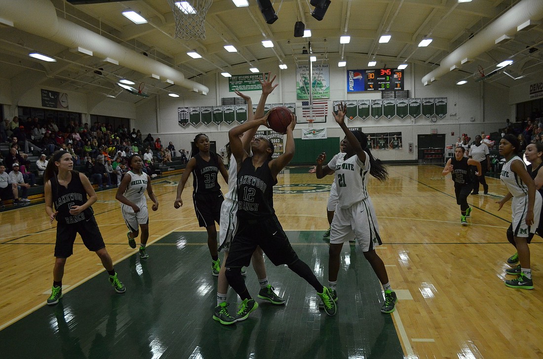 Lakewood RanchÃ¢â‚¬â„¢s LaDazhia Williams drives to the basket.