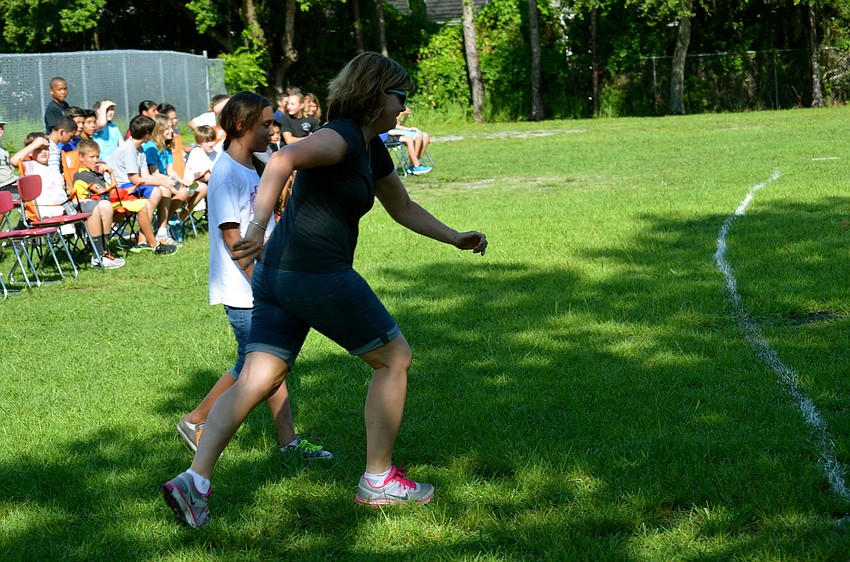 Lynn Wolfe sprints to first base.