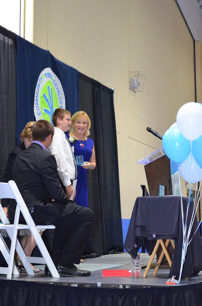 CYD Leader Jakob Lawrence presents Teri Hansen with the 2014 Leadership Award