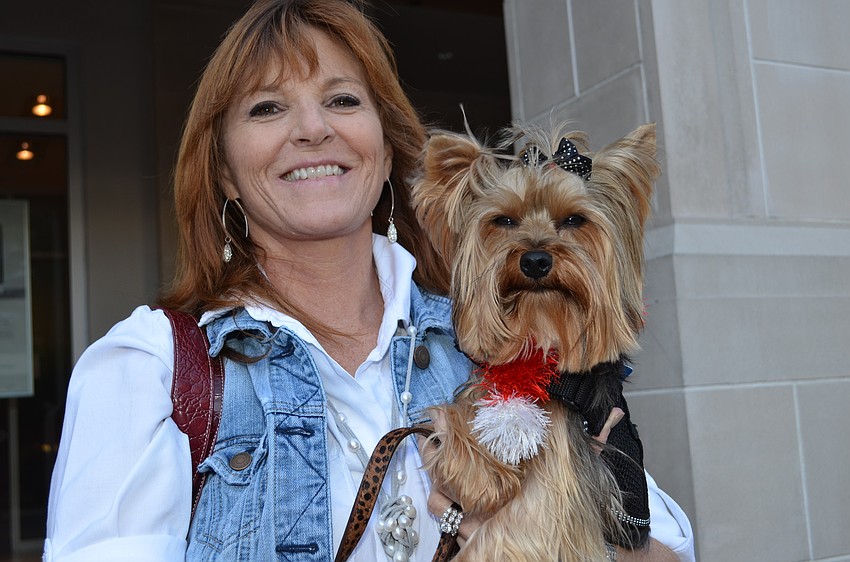 Sheri Jesse and Skyler get ready to watch the parade.