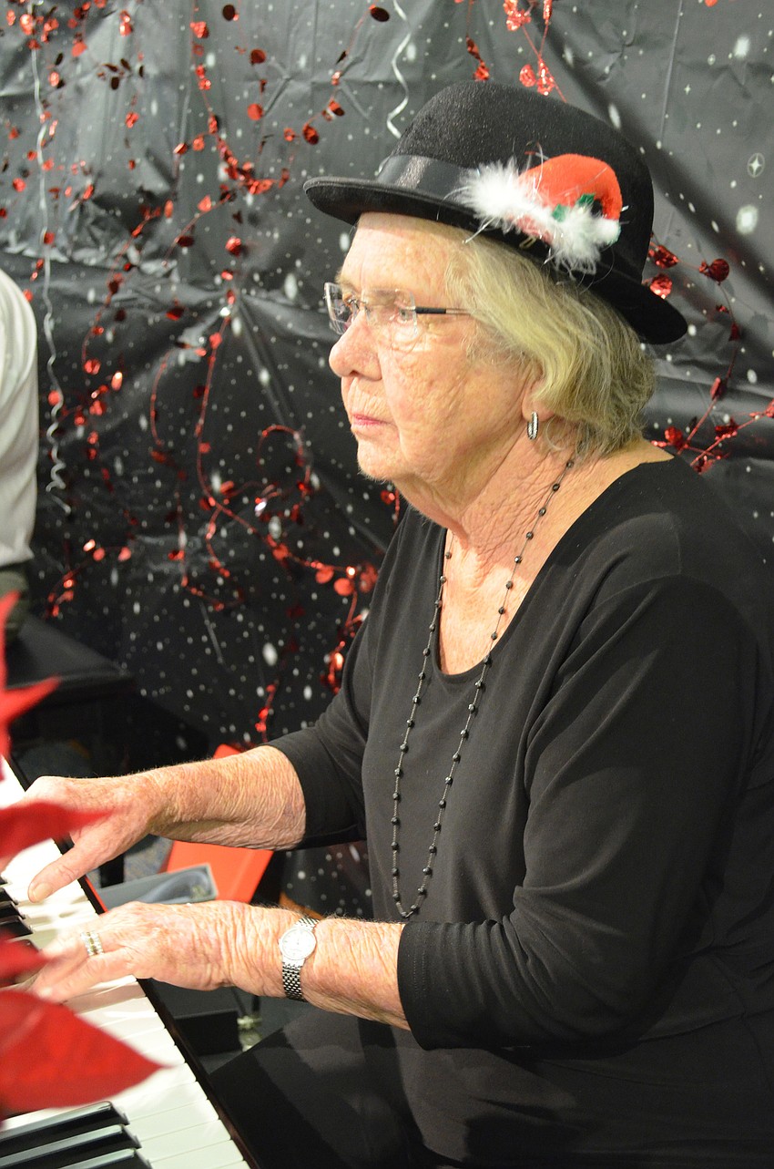 Sylvia Thompson played piano alongside Dale Hooey.