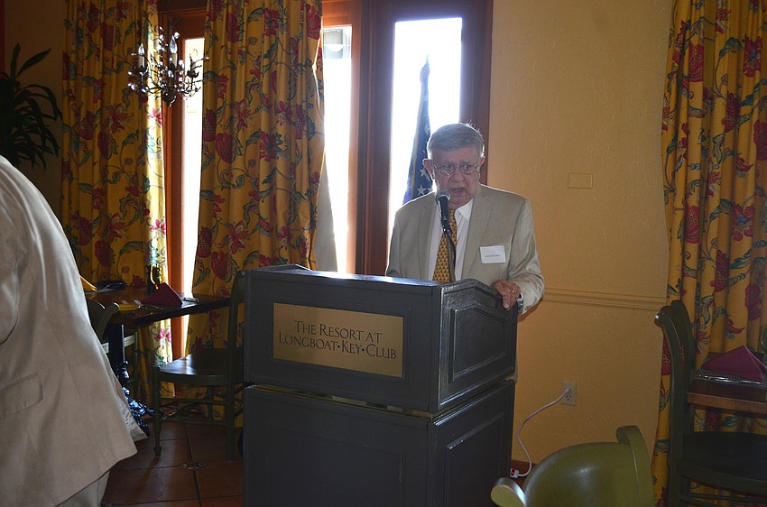 President Murray Blueglass speaks to members.