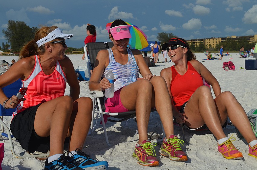 Jenna Oâ€™Horan, Carolyn Stiff and Melissa Hirstein enjoy the beach before they run.