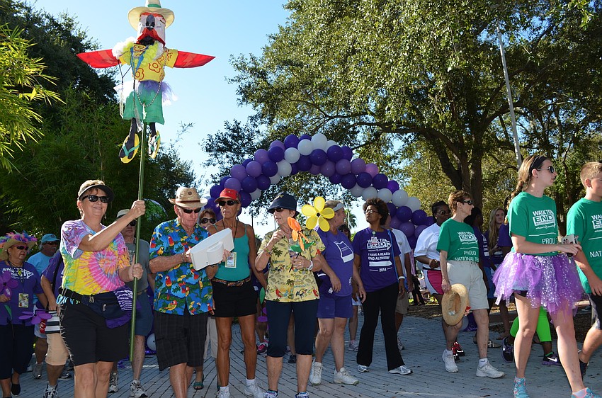 Participants start their walk.