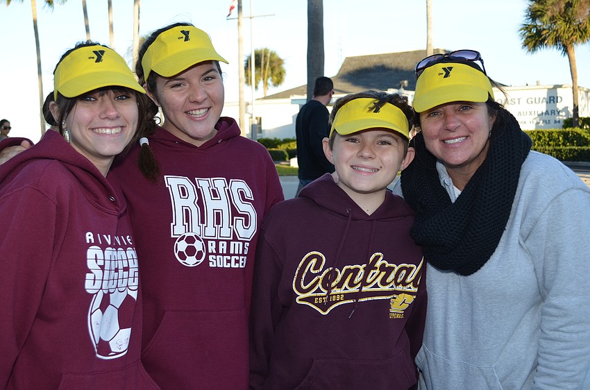 Volunteers Ally Pallastrone, Jillian Buscemi, Nolan Buscemi and Colleen Buscemi.