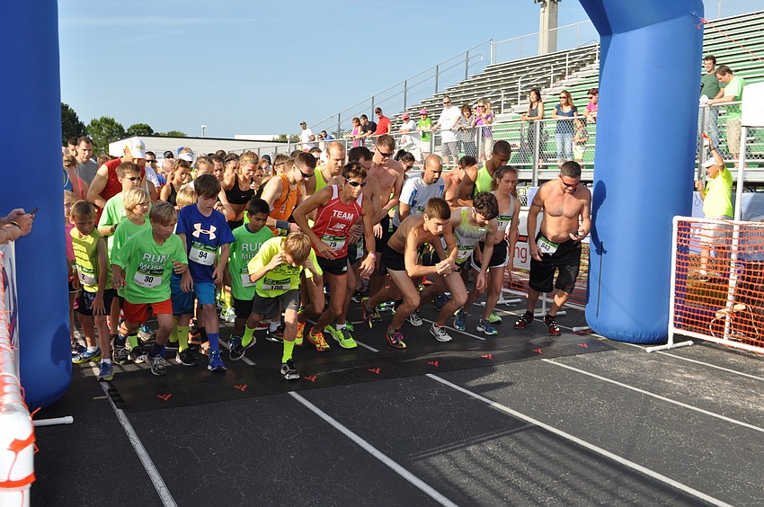Runners begin the 5-mile course.