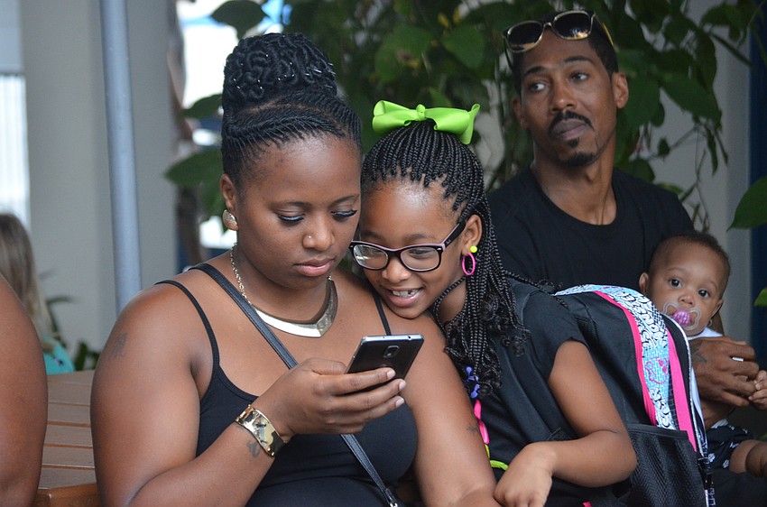 Ashley Shields and Jâ€™siyah Taylor look over their â€˜first-day-of-schoolâ€™ photo.