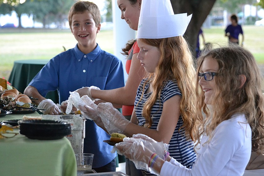 Jerry Richardson, Kinzey Marx, Madyson Smith and Alannah Gregoire prepare plates for the Dinner Gala.