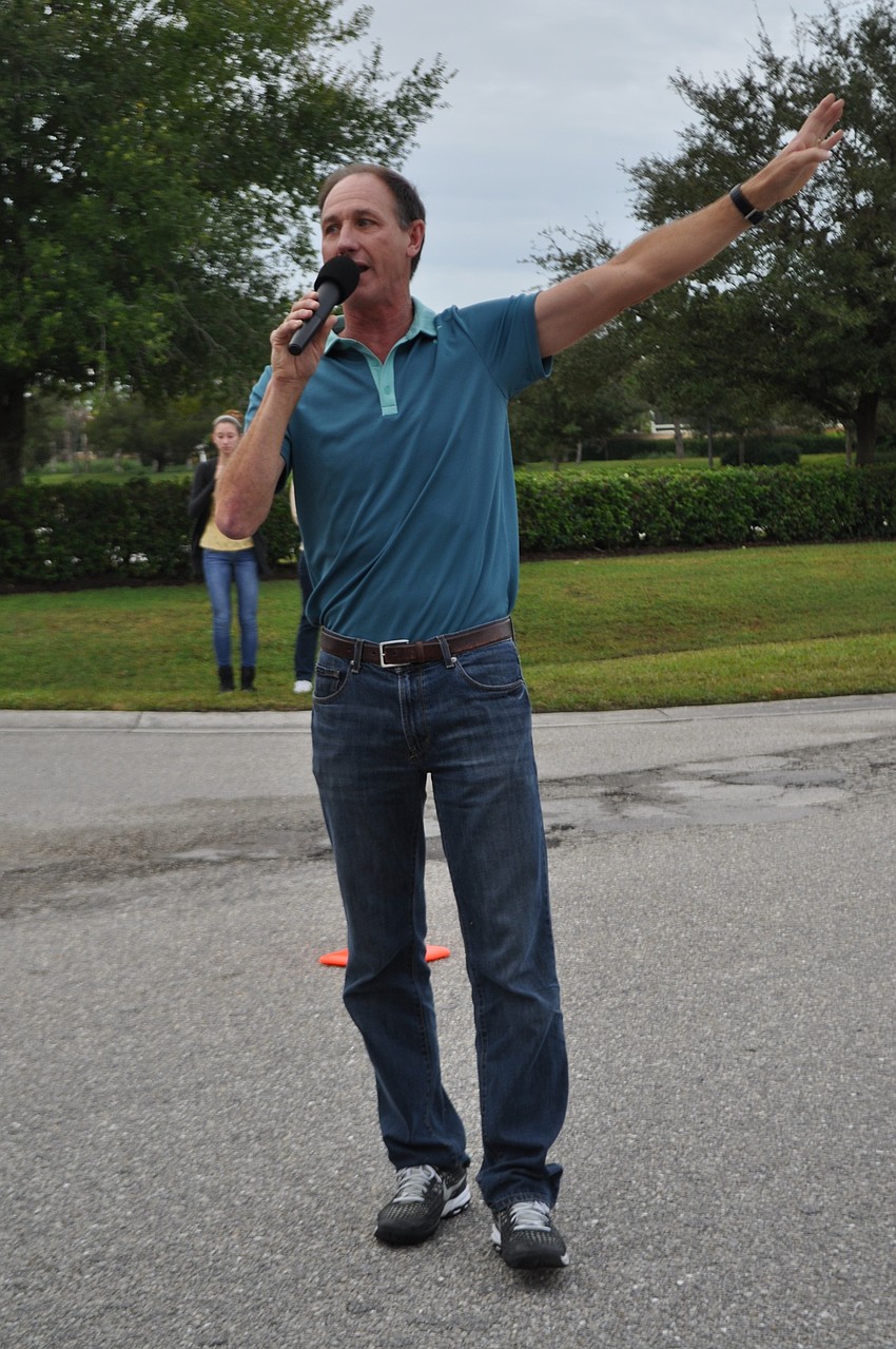 Pastor Steve Price gives runners instructions.