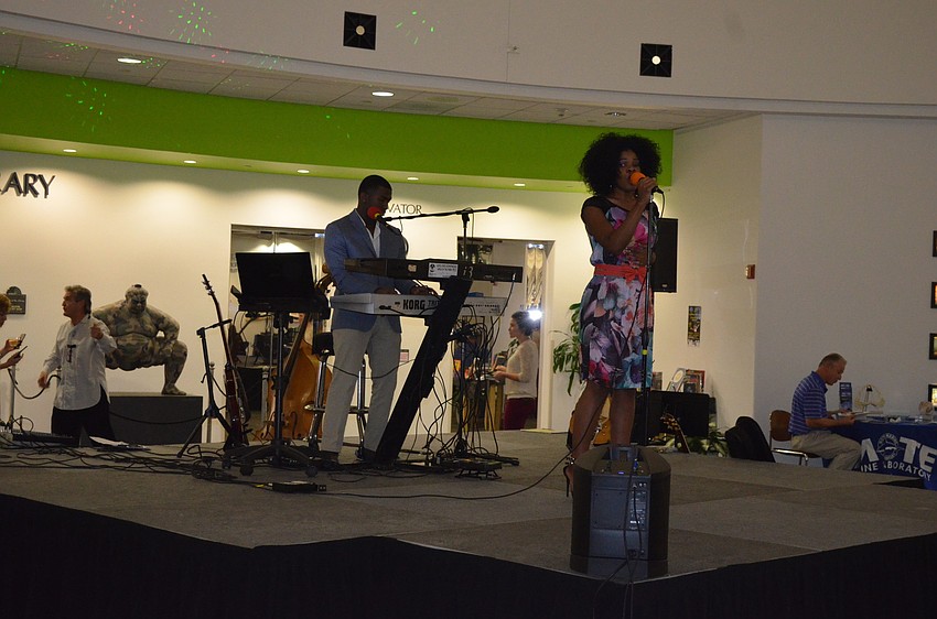 Performers Santoy Campbell and Alyssa White