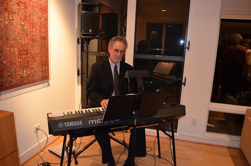 Pianist Peter Tavalin