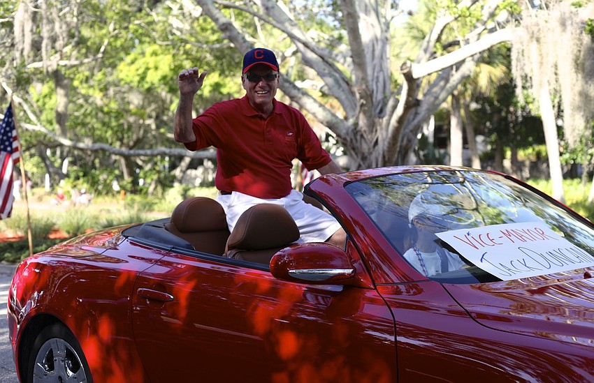 Vice Mayor Jack Duncan waves to the crowd.