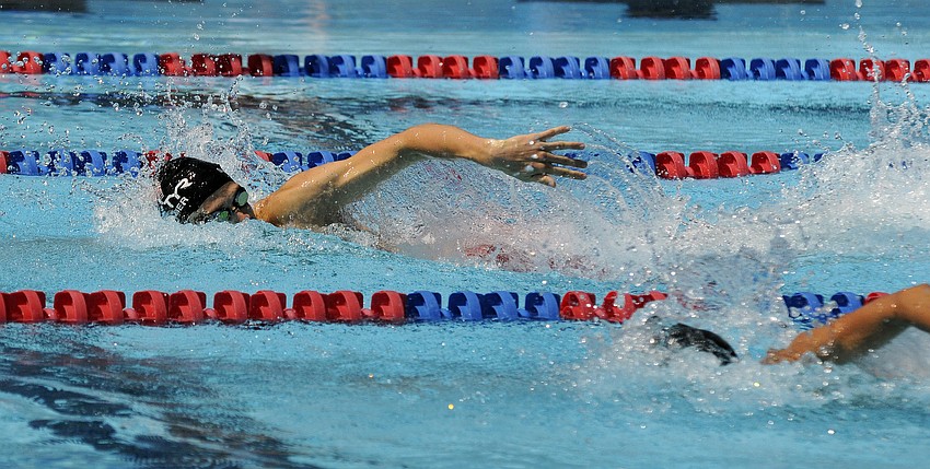 The United Statesâ€™ Nathan Schrimsher takes a lead heading into the final turn of the 200-meter freestyle mixed relay.