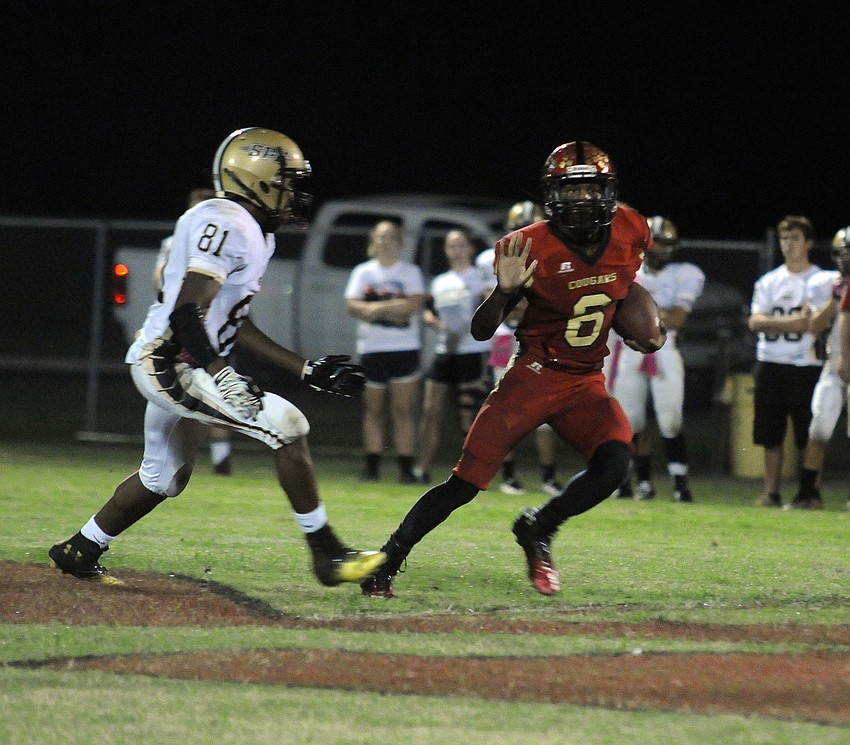Cardinal Mooney wide receiver Sean Morris caught five passes, including a 34-yard touchdown in the second quarter.