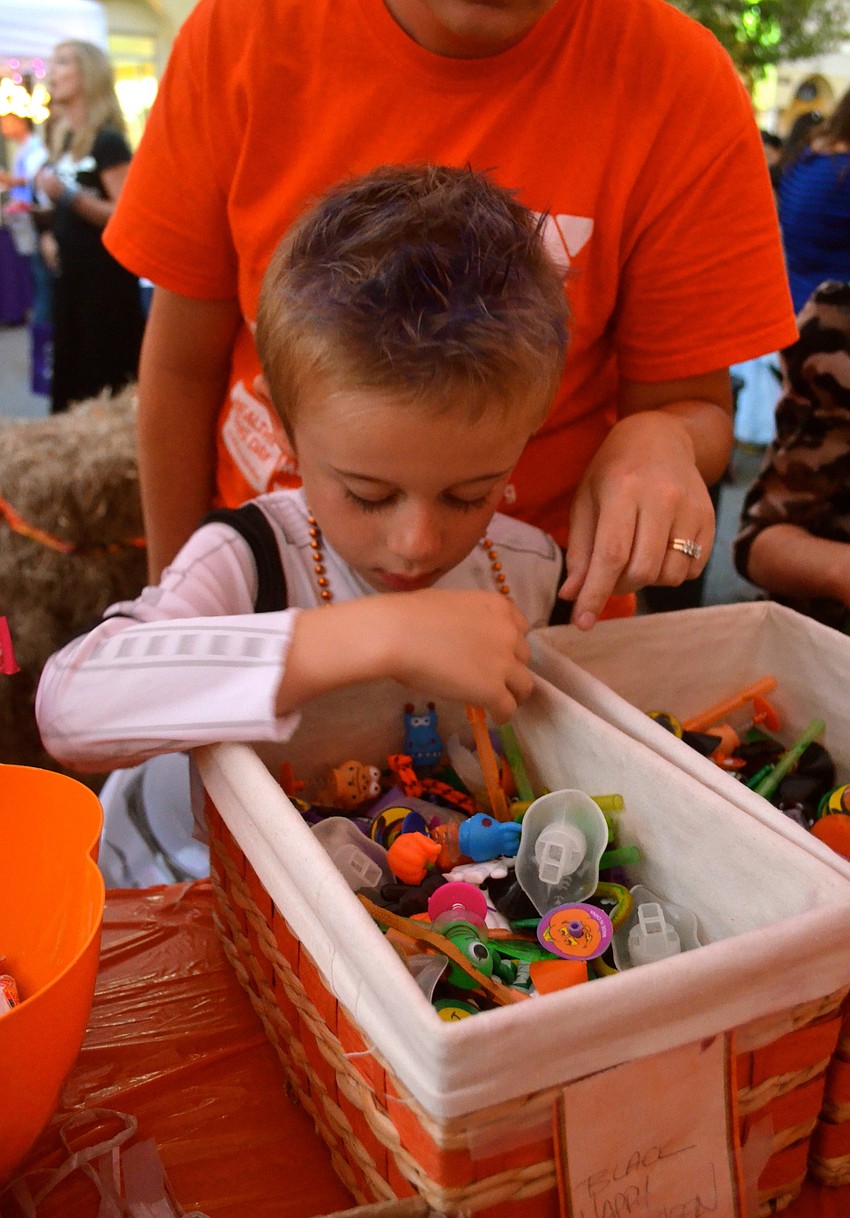 Lucas Schultes picks out candy.