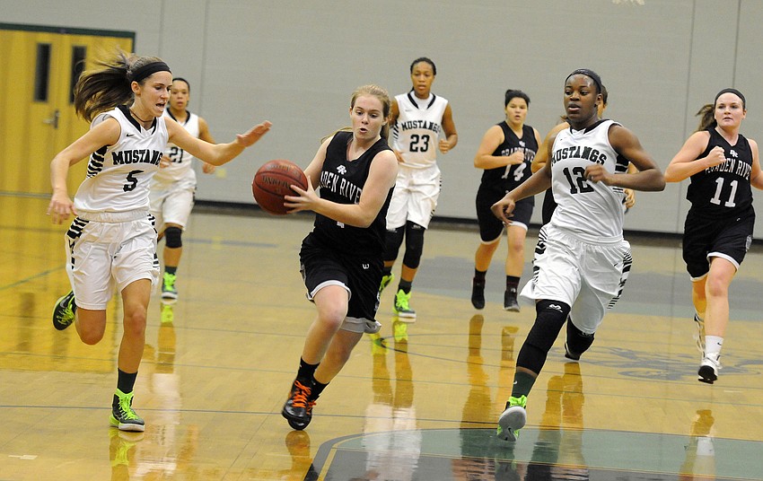 Braden River sophomore guard Aleah Grabowski drives to the hoop early in the first quarter.