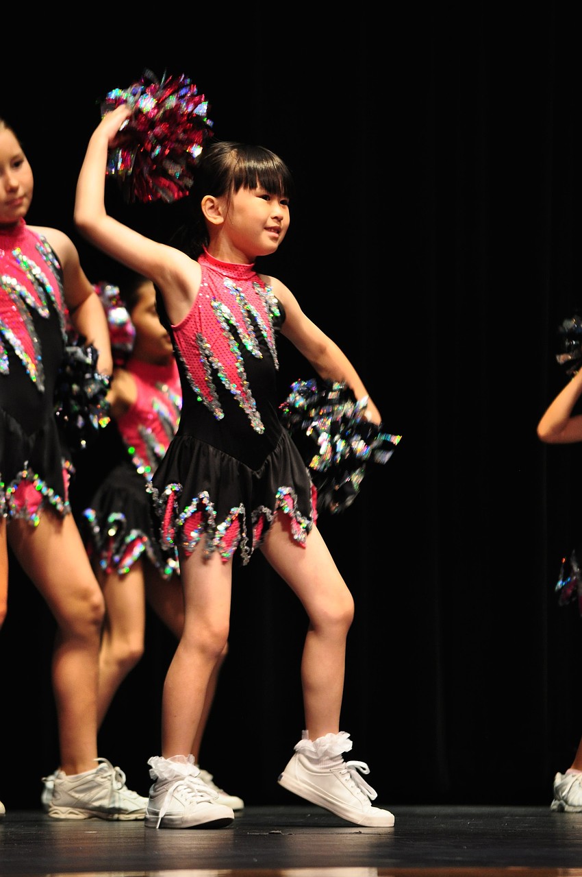 Vanessa Dong performs to 