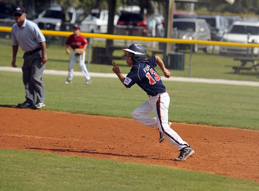 Sarasota National 9/10 All-Star Leo Fisher heads for second base.