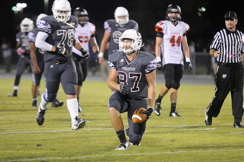 Braden Riverâ€™s Ryan Neuzil caught a 13-yard pass for a first down in the third quarter.