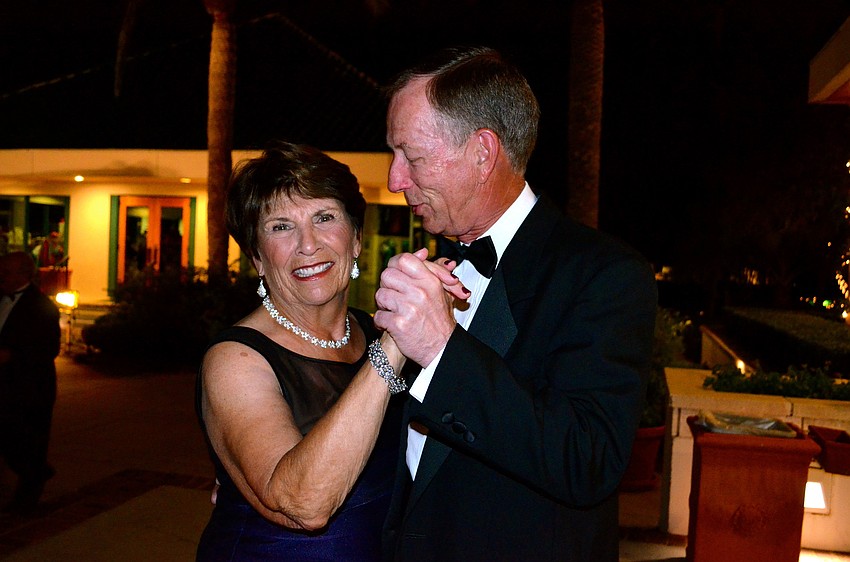 Maureen and Bob Ryan enjoy the music.