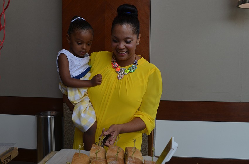Marlene and Nailah Lopes get lunch.