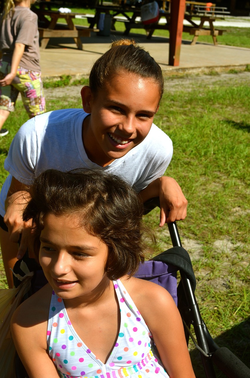 Leshai Brenwald helps Alexis Sanchez to the next obstacle course event.