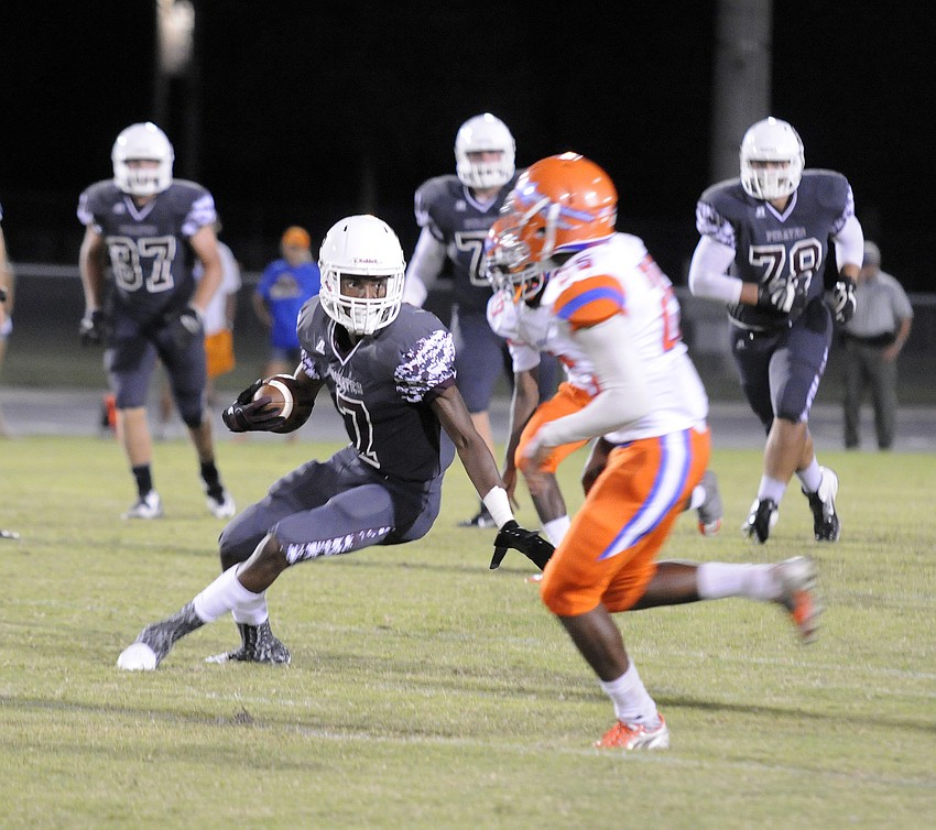 Braden River wide receiver Justin Ross hauls in a pass in the third quarter.