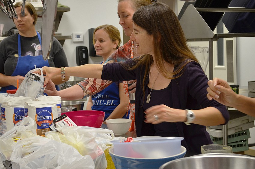 Rabbi Elaine Glickman led the group for the challah baking workshop using her own recipe.