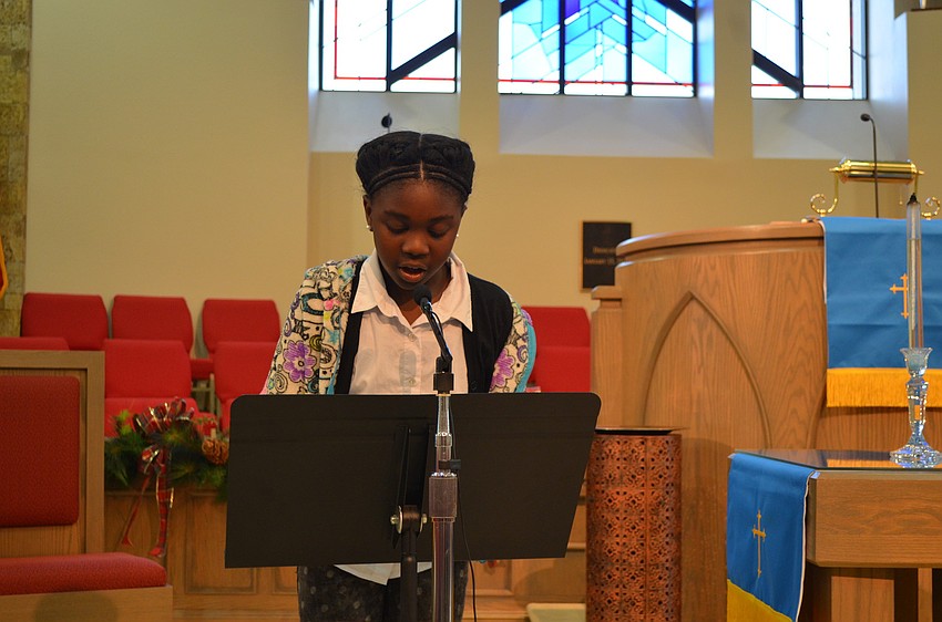 Joniya Dawes recites a scripture.