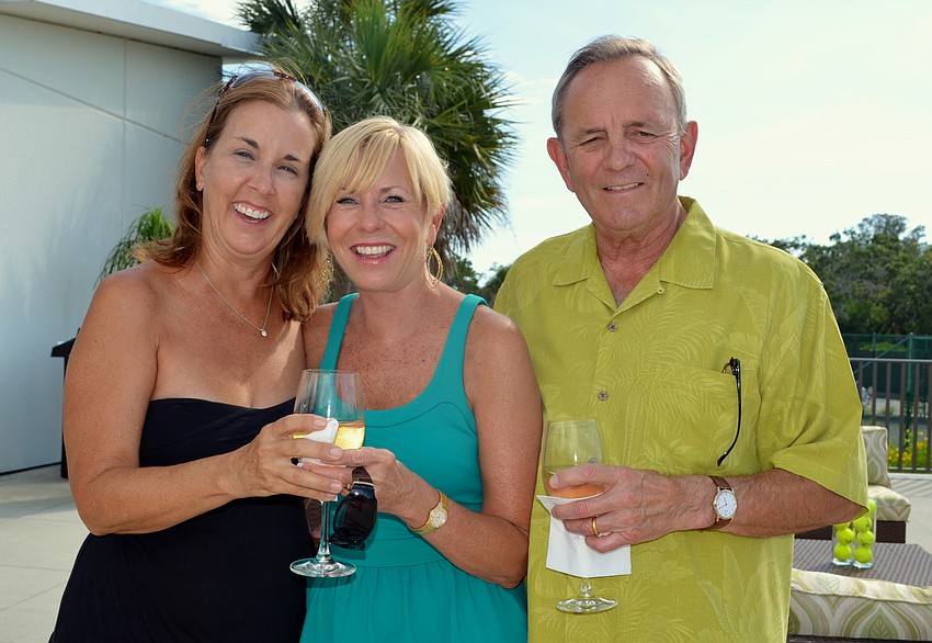 Jane Weinman with Teresa and Bob Simmons