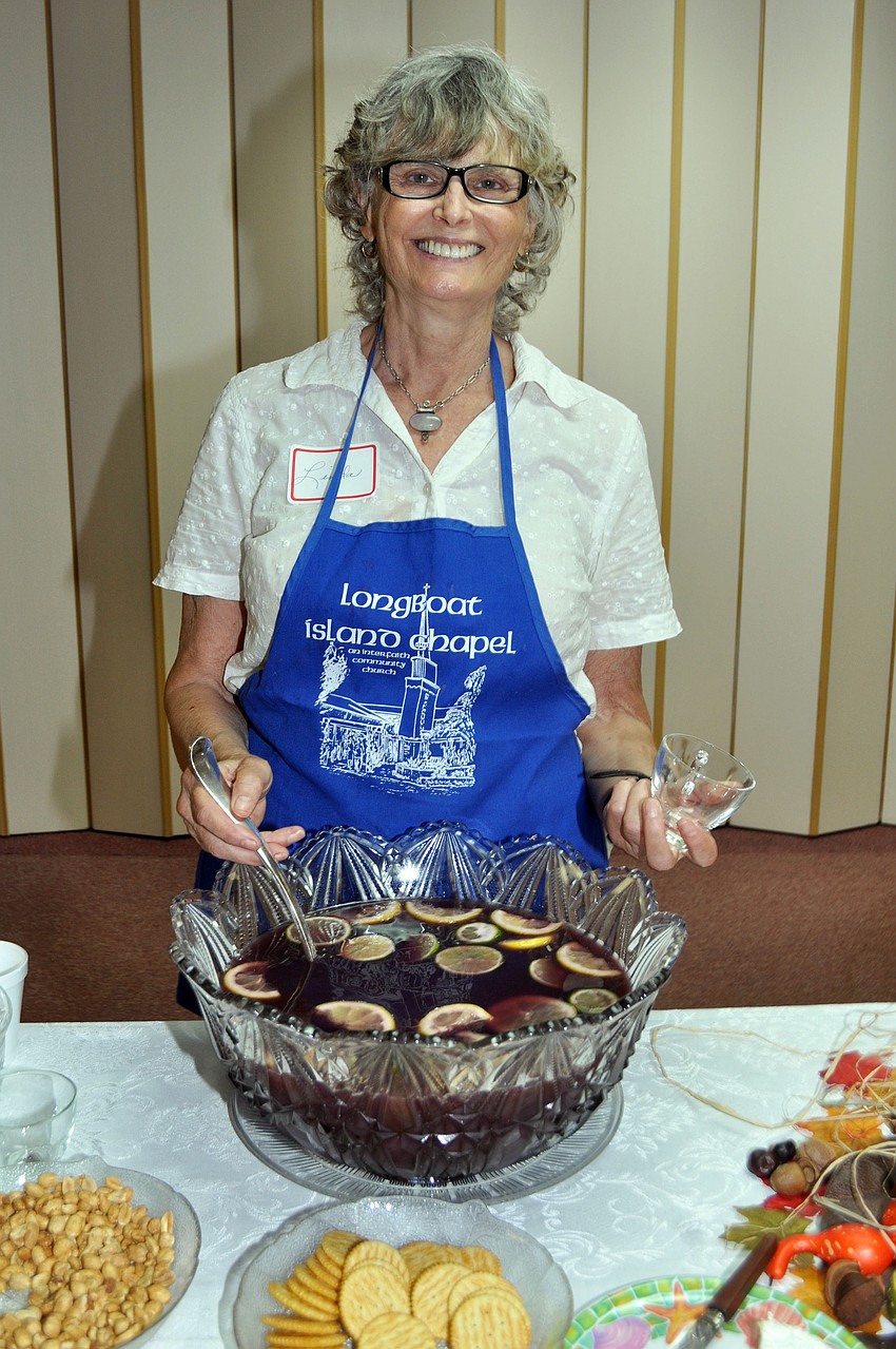 Committee member Linda Dias pours guests sangriaâ€™s at Longboat Island Chapelâ€™s Summer Thanksgiving Dinner.