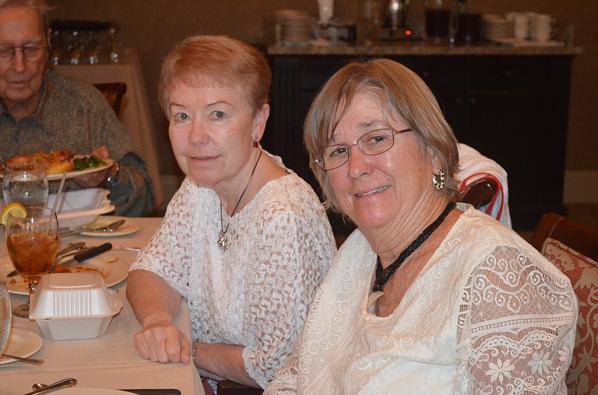 Jutta Tragnitz and Cathie McHugh enjoy their meals.